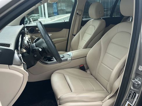 Used 2021 Mercedes-Benz GLC 300 4MATIC image 9