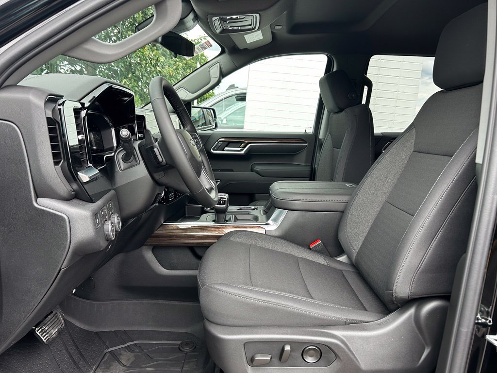 New 2026 Chevrolet Silverado 1500 RST w/ Dark Appearance Package AWD/4WD image 19