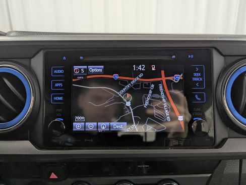 Used 2018 Toyota Tacoma SR image 22