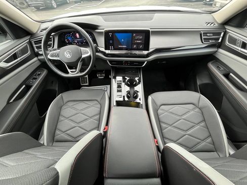 Certified 2024 Volkswagen Atlas Peak Edition SE AWD/4WD image 15