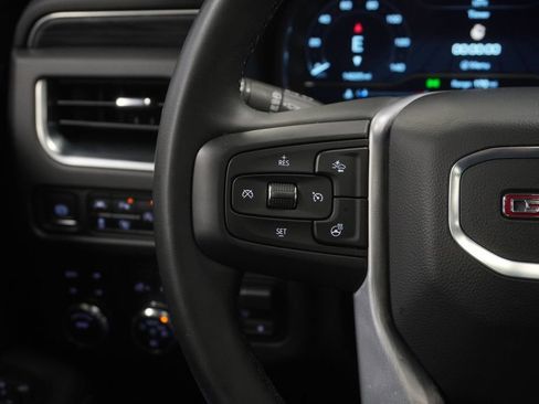 Used 2024 GMC Yukon SLT w/ SLT Premium Package AWD/4WD image 40