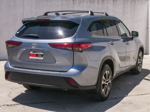 Used 2022 Toyota Highlander XLE FWD image 7