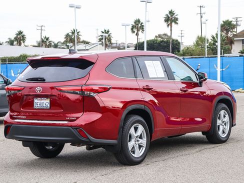 Used 2023 Toyota Highlander LE image 9
