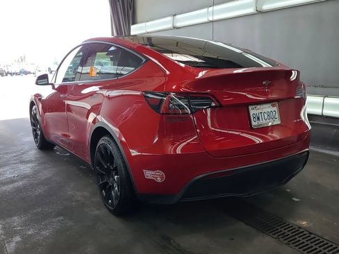 Used 2021 Tesla Model Y Long Range AWD/4WD image 3