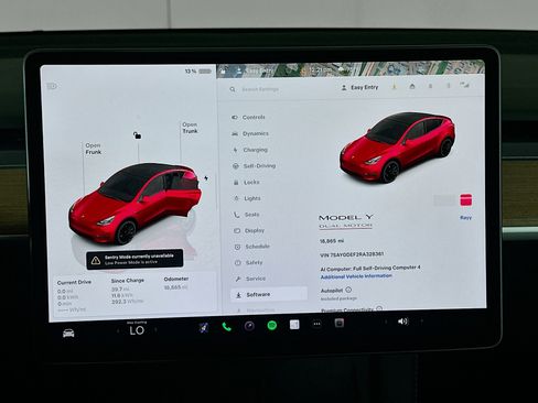 Used 2024 Tesla Model Y Performance image 33