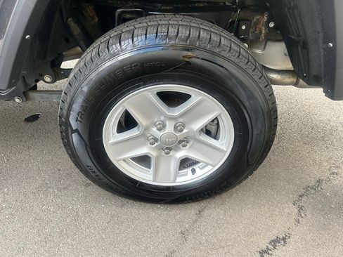 Used 2022 Jeep Gladiator Sport AWD/4WD image 26