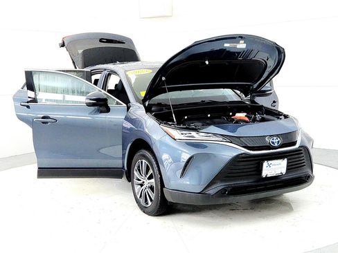Certified 2023 Toyota Venza LE AWD/4WD image 9