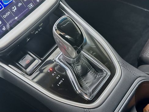 Used 2022 Subaru Outback Premium image 19