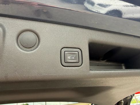 Used 2018 Chevrolet Equinox LT FWD image 29