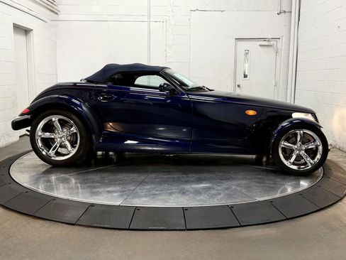 Used 2001 Chrysler Prowler RWD image 9