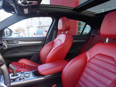 Used 2024 Alfa Romeo Stelvio Veloce image 15