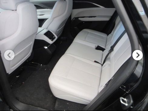 Used 2024 Cadillac Lyriq Luxury AWD/4WD image 11