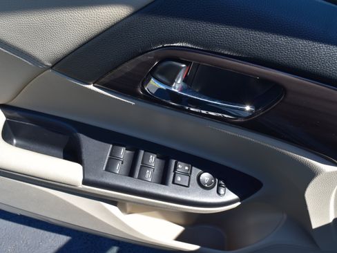 Certified 2017 Honda Accord EX image 14