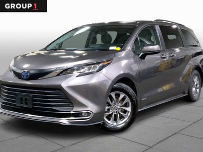 Certified 2021 Toyota Sienna XLE w/ XLE Plus Package