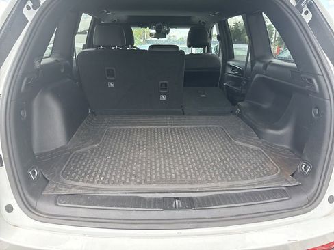 Used 2023 Jeep Grand Cherokee Altitude AWD/4WD image 4