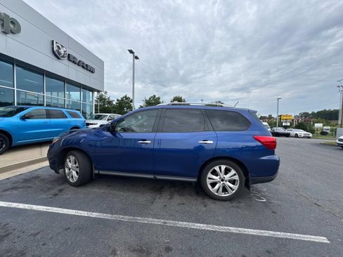 Used 2018 Nissan Pathfinder SL w/ SL Premium Package FWD image 11