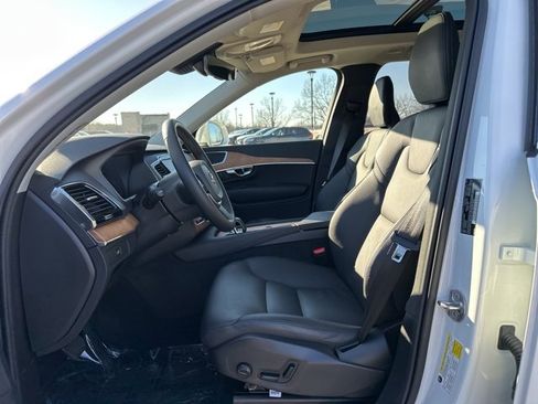 Certified 2025 Volvo XC90 B6 Plus image 18