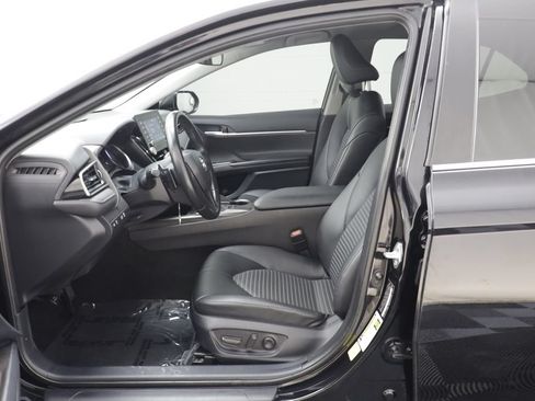 Used 2023 Toyota Camry SE FWD image 5
