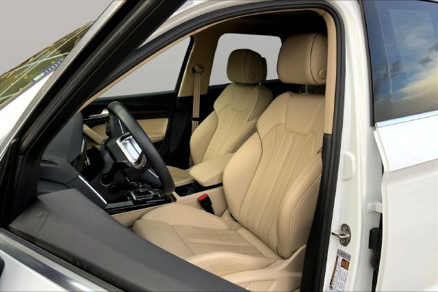 Used 2024 Audi Q5 2.0T Premium Plus AWD/4WD image 17