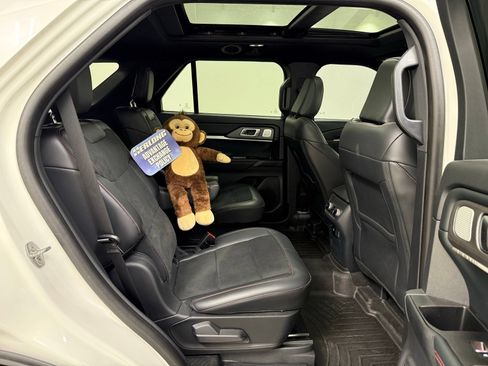 Used 2025 Ford Explorer ST w/ Sun And Sound Package AWD/4WD image 32