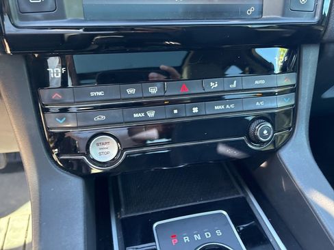 Used 2018 Jaguar F-PACE Premium AWD/4WD image 16