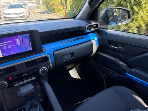 Used 2025 Toyota Tacoma TRD Off-Road image 34