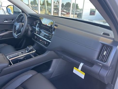 New 2025 Nissan Pathfinder SL image 22