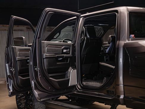 Used 2025 RAM 3500 Laramie AWD/4WD image 28