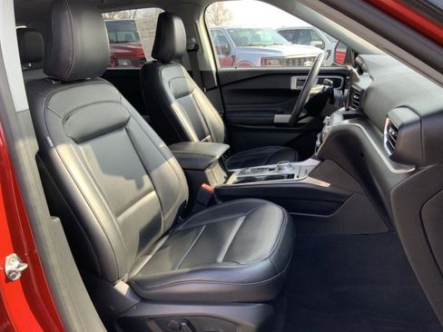 Used 2022 Ford Explorer XLT w/ Equipment Group 202A image 65