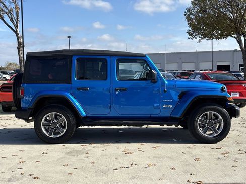 Used 2023 Jeep Wrangler Unlimited Sahara AWD/4WD image 2