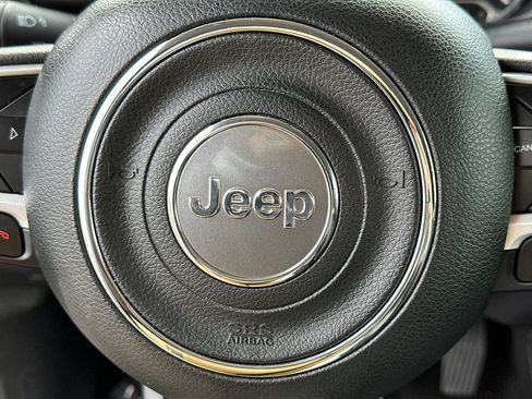 Used 2023 Jeep Renegade Latitude image 24
