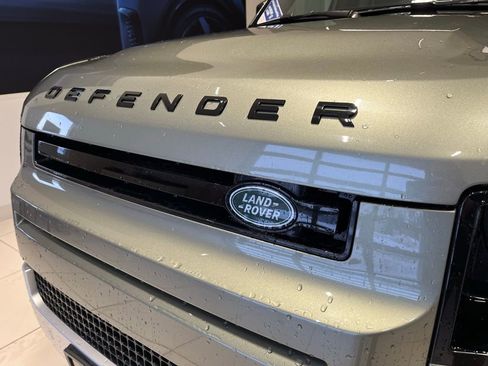 Used 2025 Land Rover Defender 110 S image 9