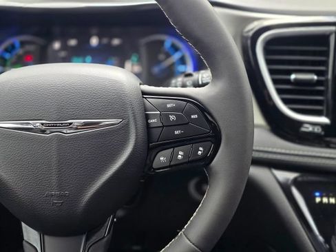 Used 2022 Chrysler Pacifica Limited w/ S Appearance Package FWD image 14
