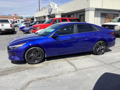 Used 2023 Hyundai Elantra SEL w/ Cargo Package image 17