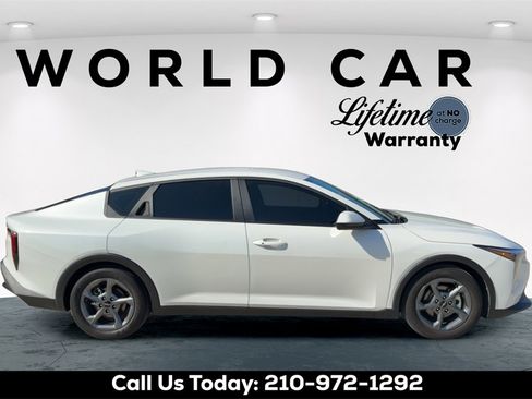 Certified 2025 Kia K4 image 2