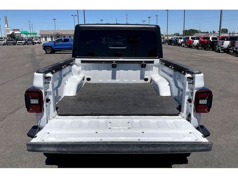 Used 2020 Jeep Gladiator Rubicon AWD/4WD image 11