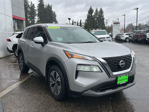 Used 2023 Nissan Rogue SV image 4