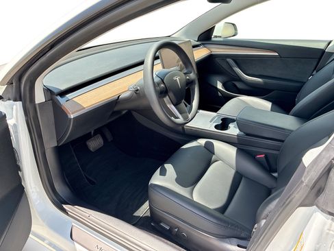 Certified 2022 Tesla Model 3 Long Range AWD/4WD image 9