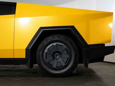 Used 2025 Tesla Cybertruck AWD Crew Cab image 12