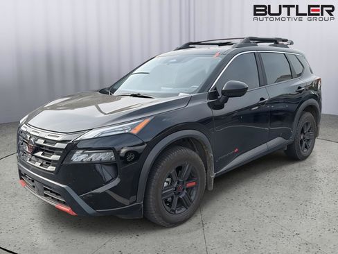 Used 2025 Nissan Rogue SV image 1