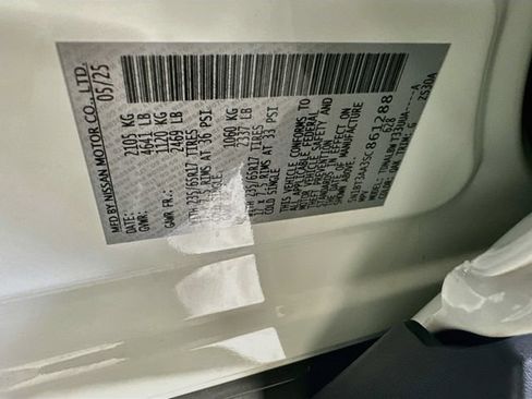 Used 2025 Nissan Rogue S FWD image 28