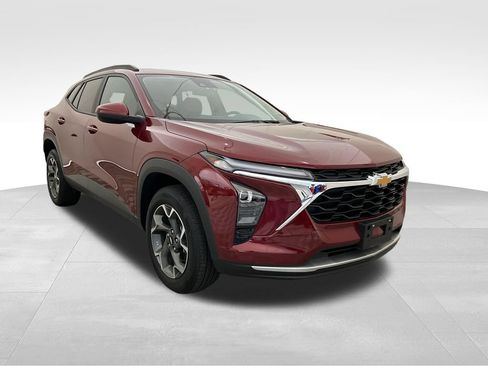 Used 2024 Chevrolet Trax LT w/ Driver Confidence Package FWD image 7
