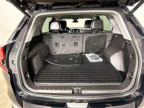 Used 2023 GMC Terrain SLT AWD/4WD image 26