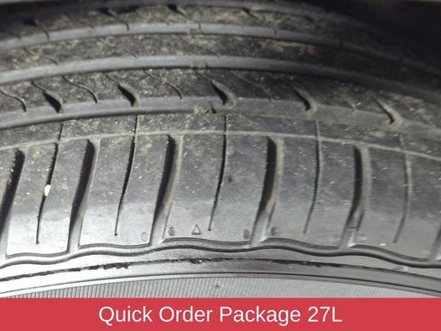 Used 2024 Chrysler Pacifica Touring-L FWD image 9