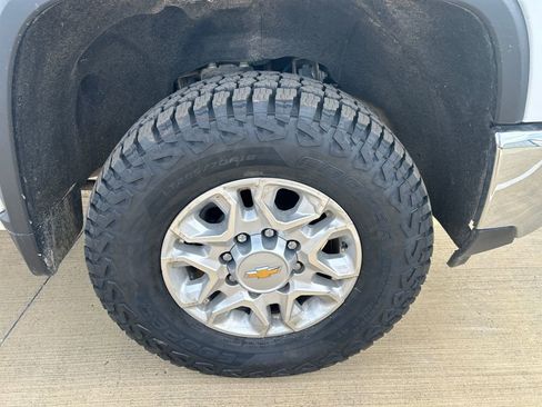 Used 2024 Chevrolet Silverado 2500 LT image 8