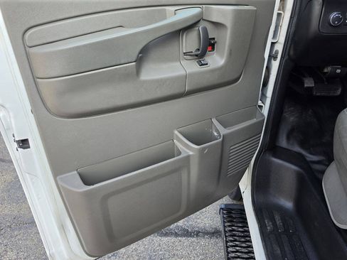 Used 2015 Chevrolet Express 3500 LT w/ LT Preferred Equipment Group RWD image 8