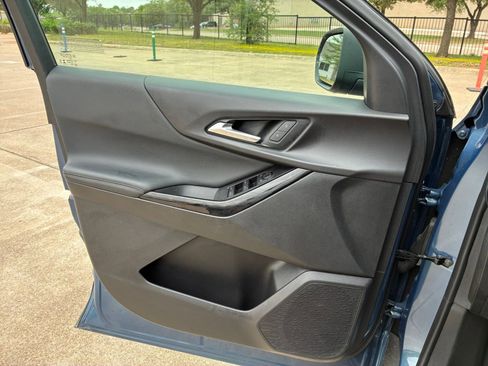 Used 2025 Chevrolet Equinox LT FWD image 18