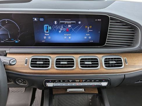 Used 2025 Mercedes-Benz GLS 450 4MATIC image 30