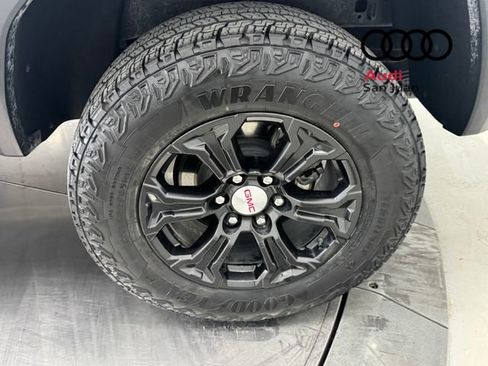 Used 2024 GMC Canyon Elevation w/ Elevation Premium Package AWD/4WD image 5