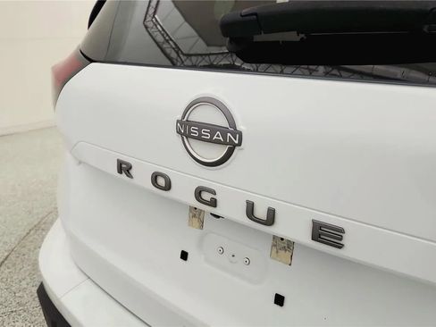 Used 2024 Nissan Rogue S FWD image 17